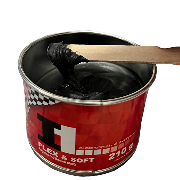 Černý tmel na plasty