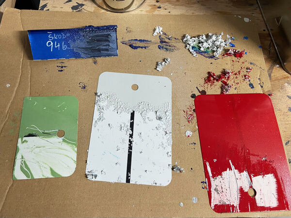 Druhá fáze odstraňování nátěru.